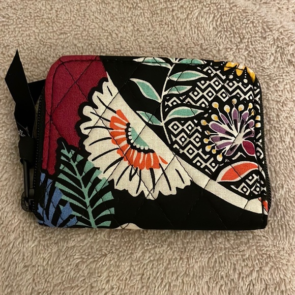 Vera Bradley RFID Petite Zip-Around Wallet NWT - Picture 3 of 6